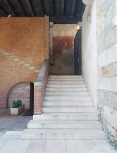 Scale per accedere al primo piano