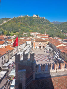 Veduta di Piazza castello